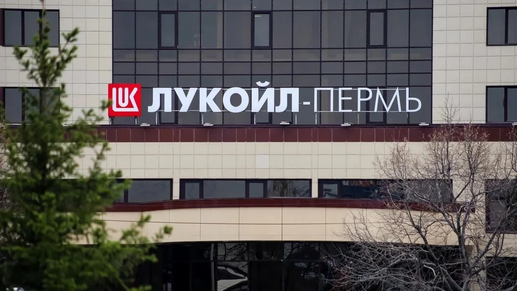 Махонин потребовал от Лукойла нарастить поставки топлива