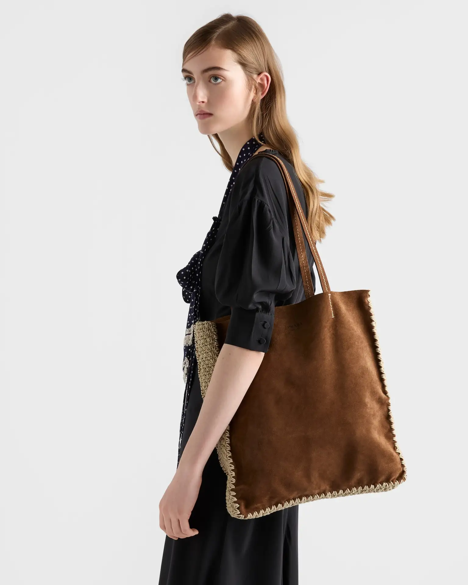 Замшевая сумка в стиле Prada