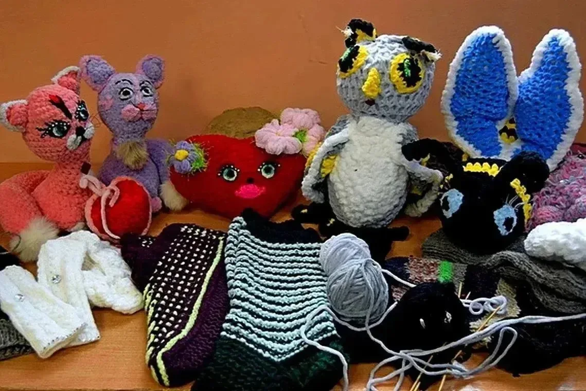 🧶 Осуждённые из челябинских колоний показали свои работы на конкурсе по вязанию