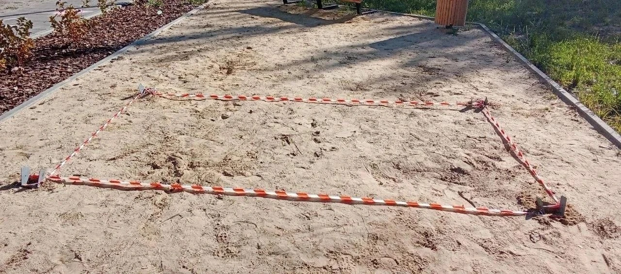 В новом сквере на улице Молодогвардейцев демонтировали качели и карусель. Подрядчик был...