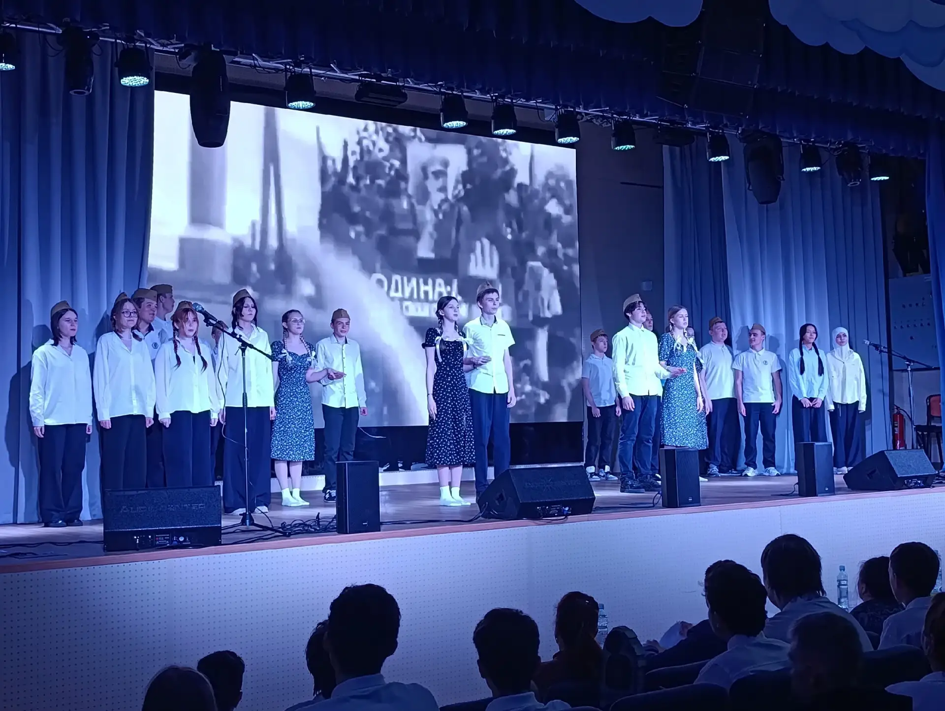 ТРАДИЦИИ В #МАОУСОШ222   🎤С гордостью и радостью сообщаем, что в нашей школе прошёл первый общешколь