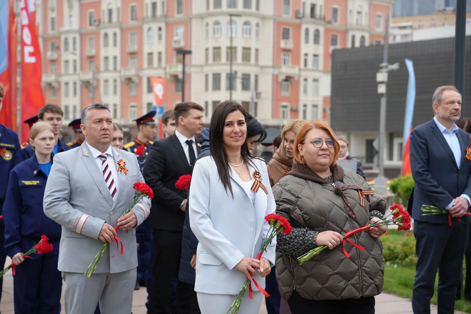 В Дорогомилово почтили память героев: торжественная церемония у обелиска «Москва – город-герой»  🇷🇺8