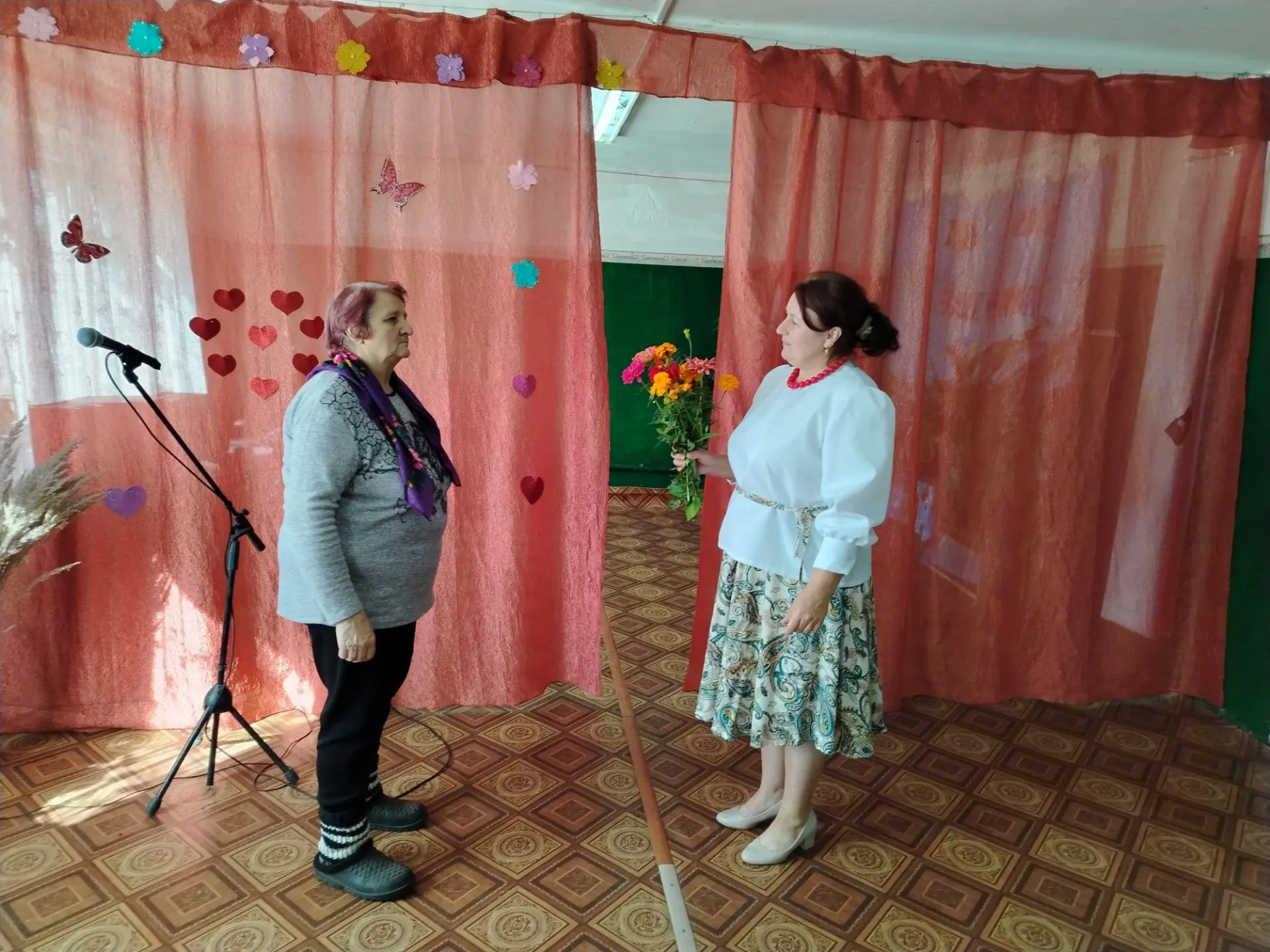 День пожилого человека - праздник чистый и светлый.