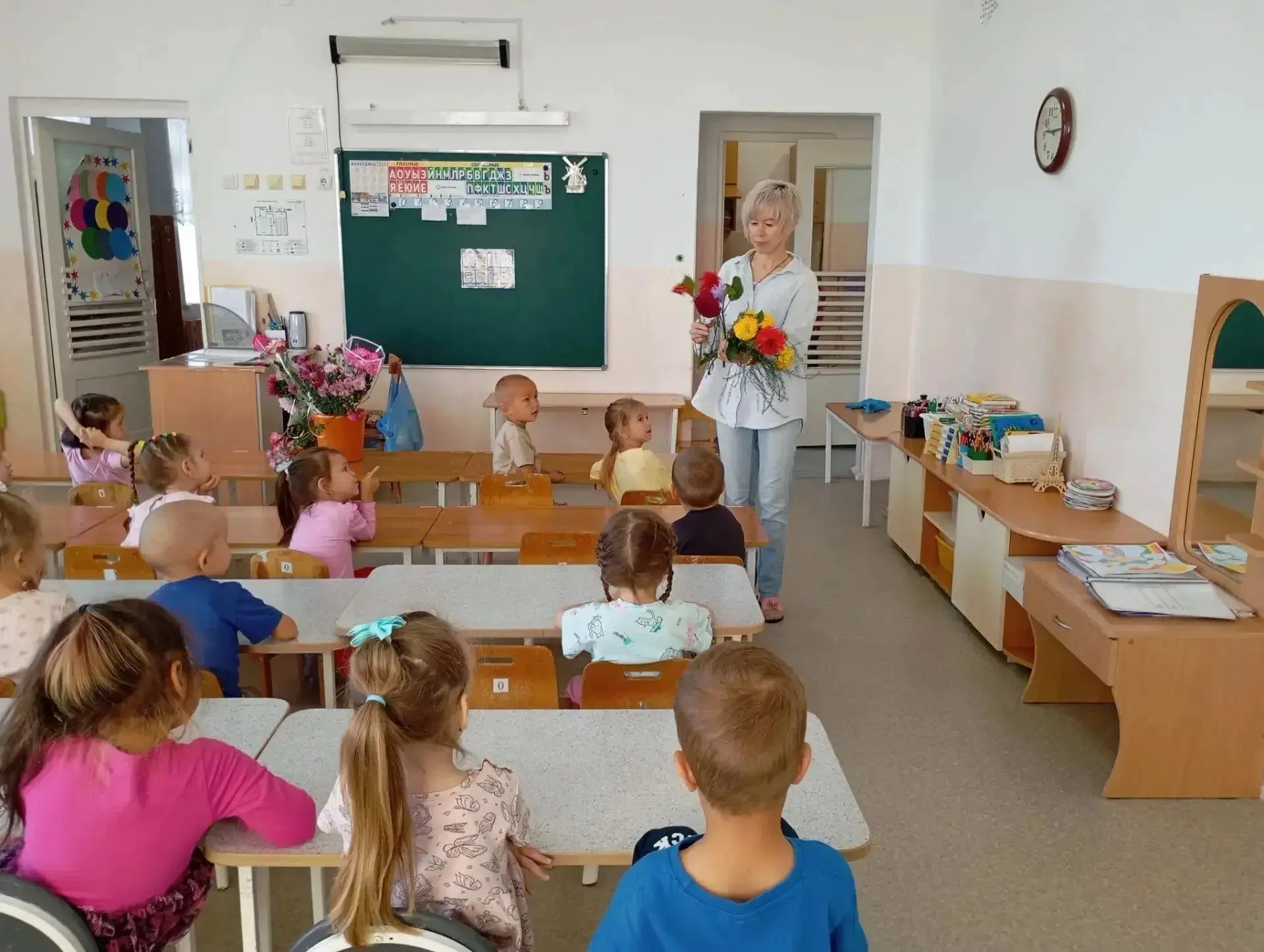 «Цветочная атмосфера» 🌸🌺🪻в средней группе 6 помогла  эмоционально включиться в тему,...