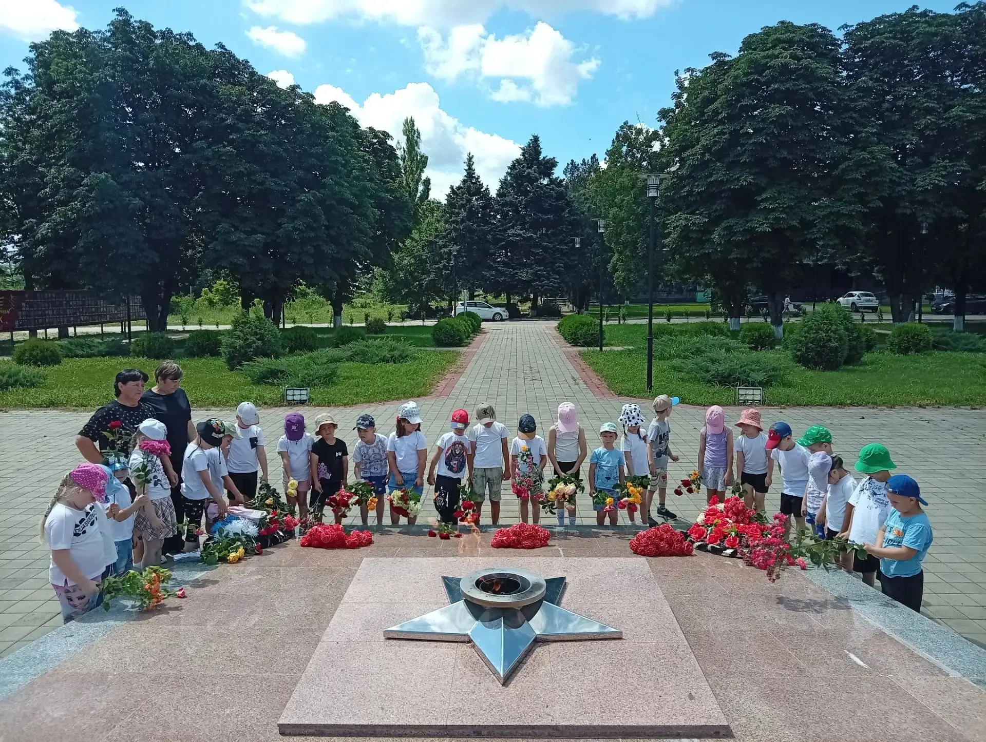 22 июня- " День памяти и скорби". День памяти и скорби был установлен указом президента...