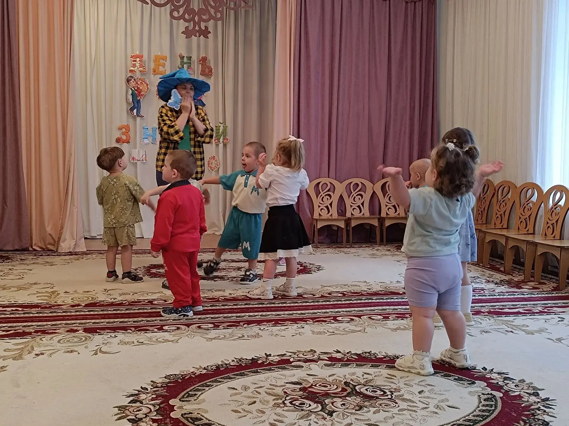 Сегодня в младших группах прошёл весёлый и яркий День знаний! 🎉