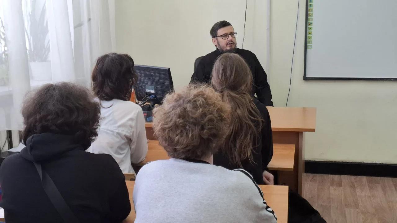 Сегодня на встрече клирика Храма Св. Апостолов Петра и Павла иереем Евгением (Дорофеевым) с обучающи