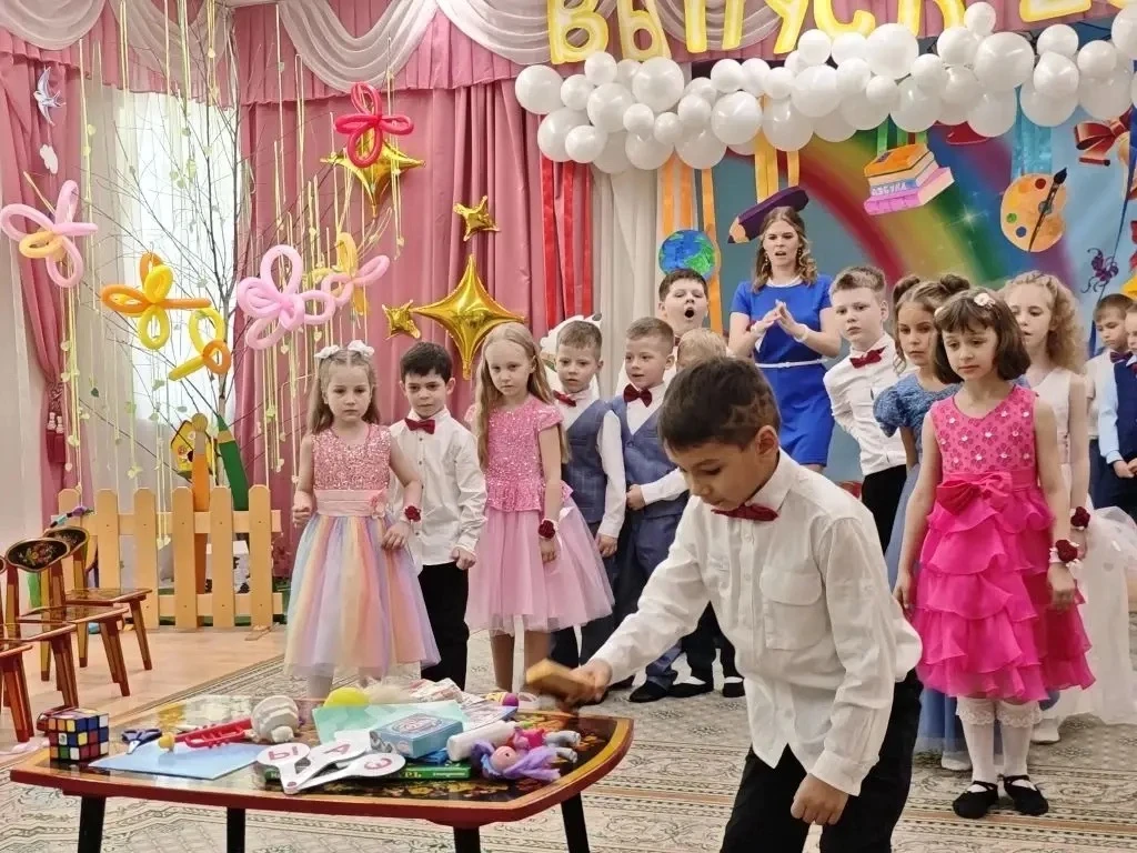 ДОШКОЛЯТА В «ШКОЛЕ НЕПОСЛУШАНИЯ»  Как же весело и необычно прошёл выпускной у дошколят из «Умки»! В 