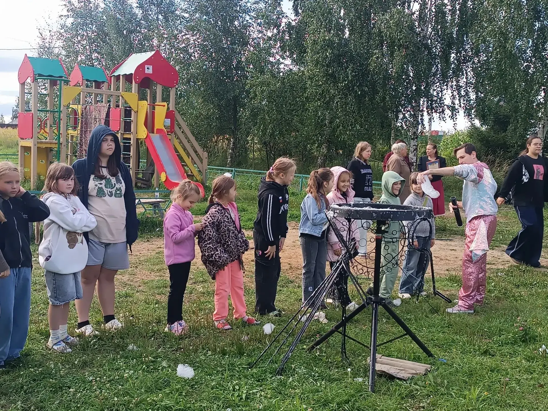 🎉 В Венёве на детской площадке на пересечении улиц Пионерской и Комсомольской состояла...