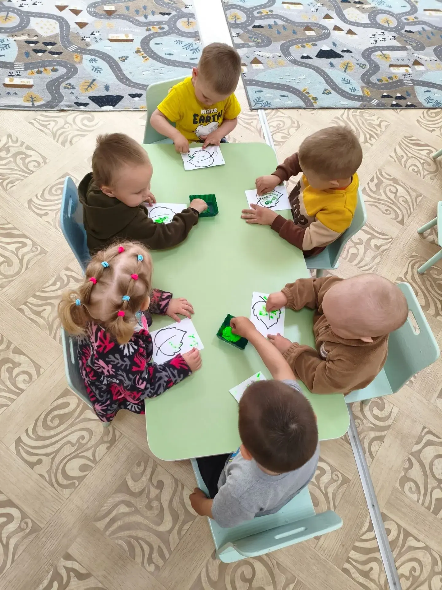 ✨Неделя, посвящённая чудесам природы, ярко стартовала в летней школе «Радуга игр». Как всегда, к реб