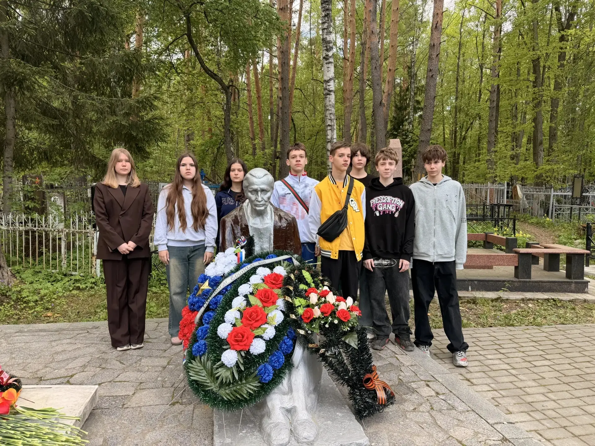 В день 81-й годовщины Великой Победы педагоги и обучающиеся МБОУ СОШ №26 им. В.С. Гризо...