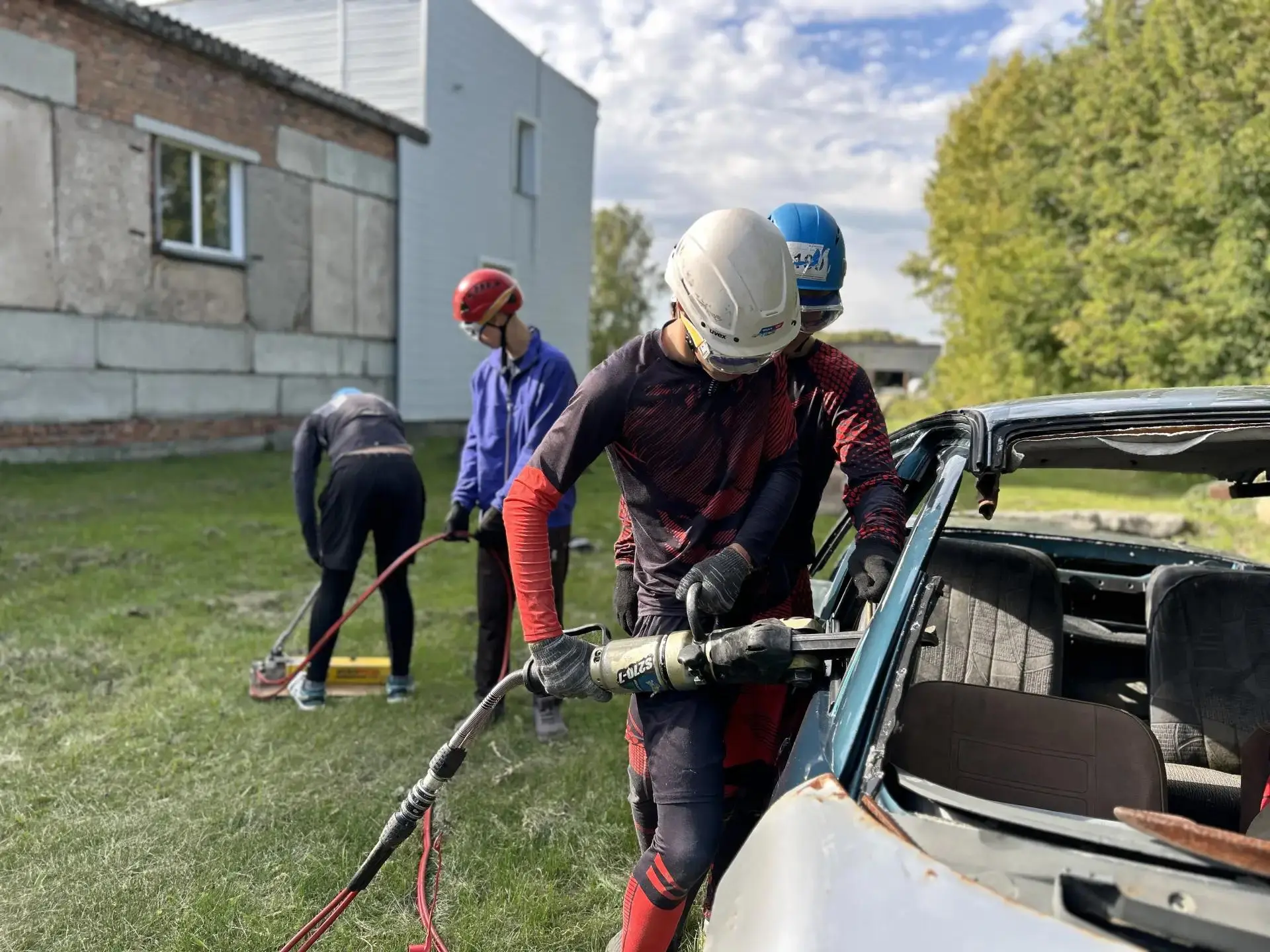 🚗🛠️ Знакомство с профессией: спасатели Куйбышевского ПСО провели урок для воспитанник...