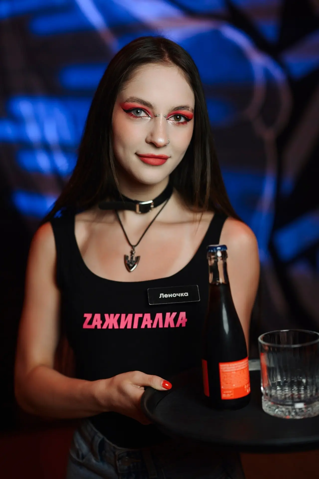 Платим деньги за красивые глаза и умение создавать атмосферу! Бар Zажигалка ищет официанта в ночные 