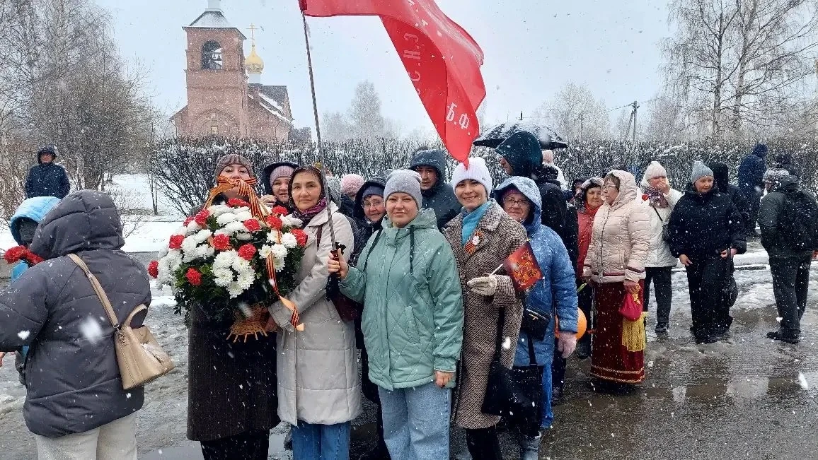 📍Гимназисты-активисты движения «Первых», а также участники военно-патриотического клуба «Честь имею»