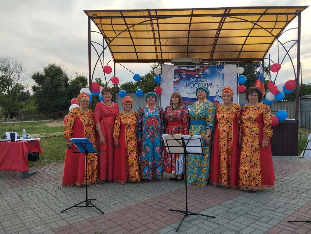 Сегодня,12 июня,в парковой зоне с.Лозное, прошёл концерт, посвященный Дню России.
