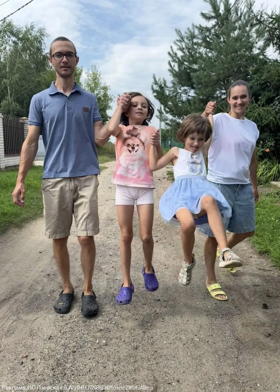 Мы с Вовой недавно обсуждали вопрос детской безопасности и решили у Люси и Веры спросить, что они бу
