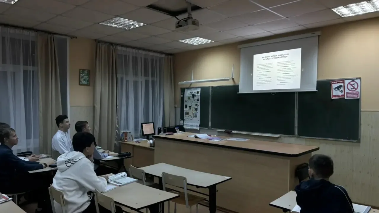 Серия экологических уроков «Разделяй с нами»: отзыв волонтера  Совсем недавно наша школа провела сер