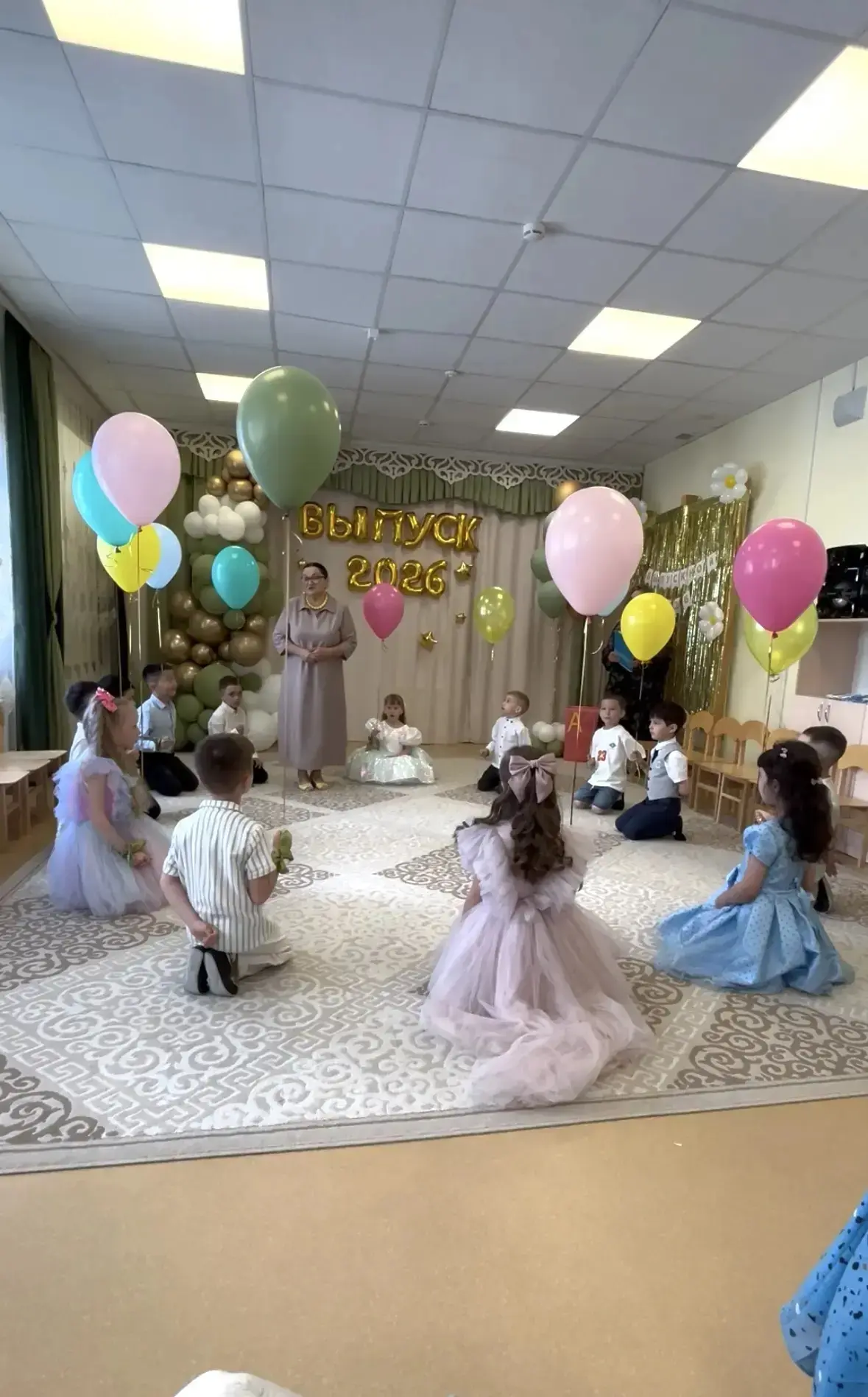🎉Тагын бер мәктәпкә әзерлек төркеме чыгарылыш кичәсе үткәрде.❤️ Бу кичә балалар өчен б...