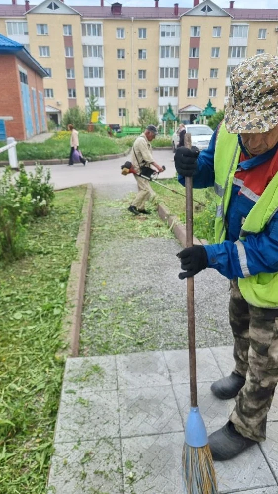 🌿 Уважаемые жители! 🌿

Сообщаем, что работы по покосу травы на придомовых территориях продолжаются