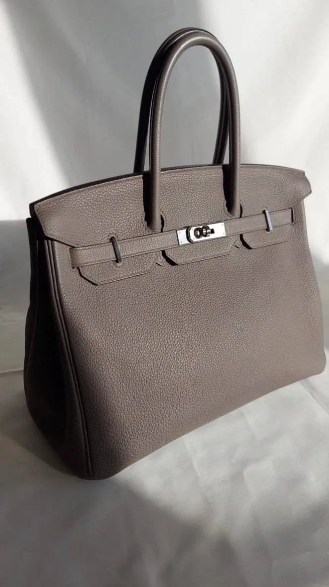 Hermes Birkin 35 🩶

Бренд: Hermes
Комплект: Полный 
Состояние: отличное, без следов носки 

Стоимос
