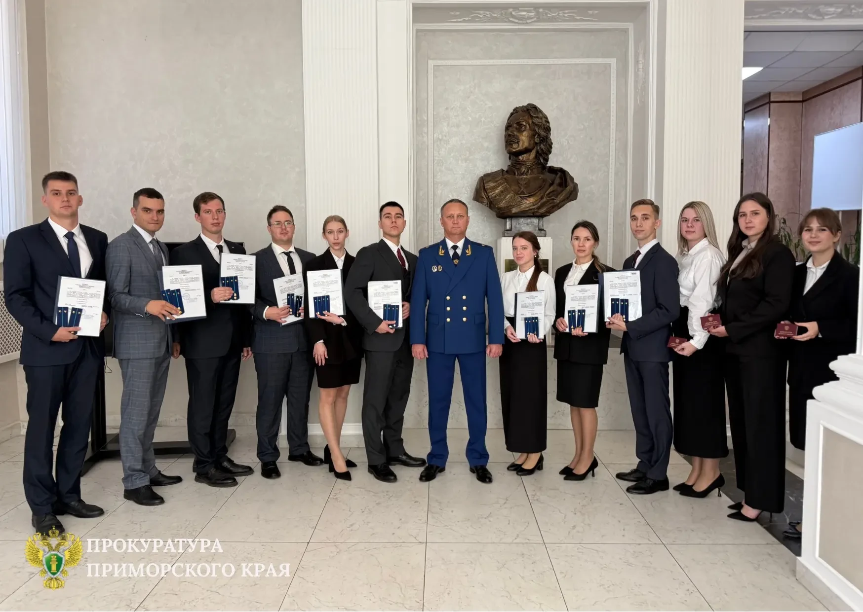 👮 Первые прокурорские погоны вручены молодым специалистам