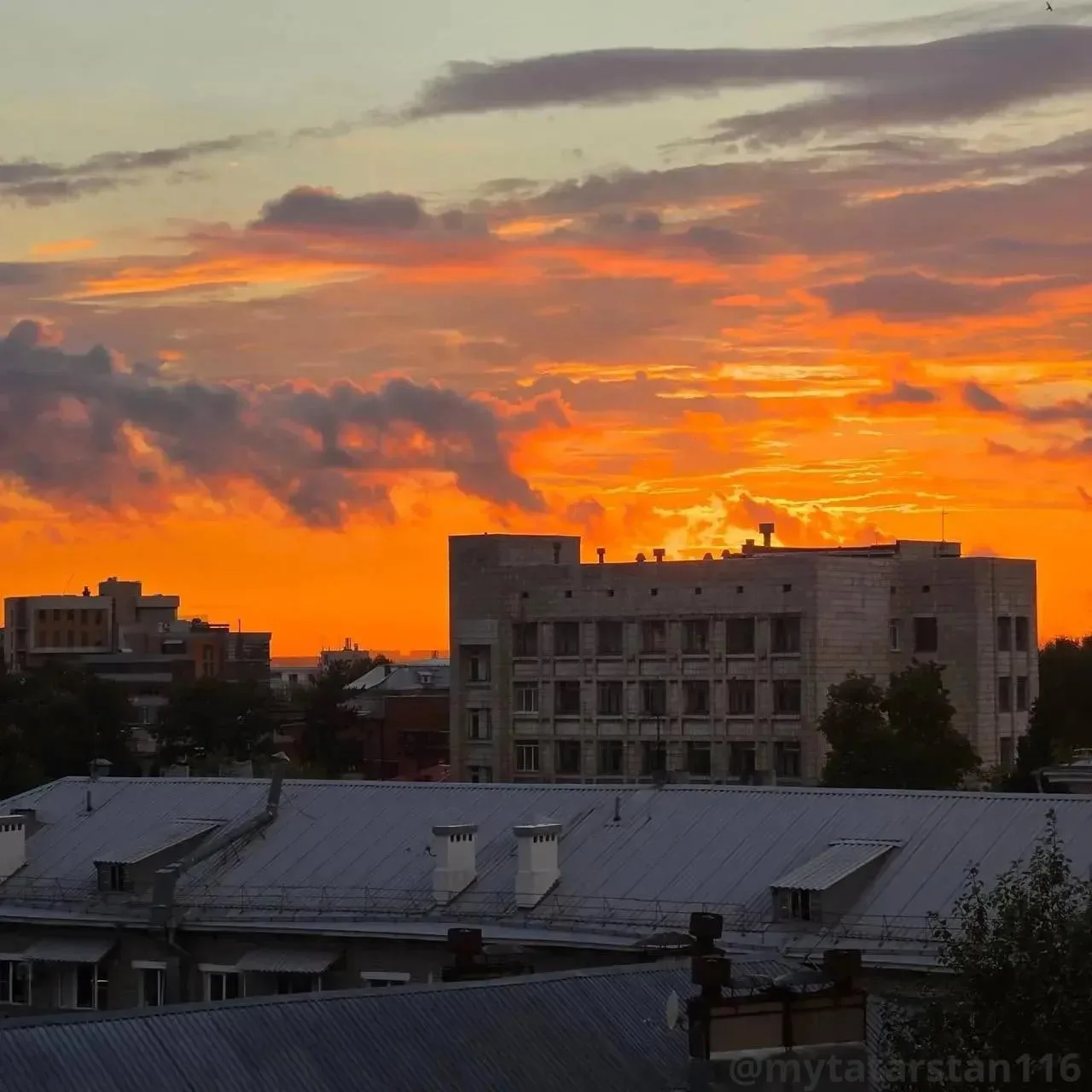 🌅 Невероятный закат в Казани

@mytatarstan116