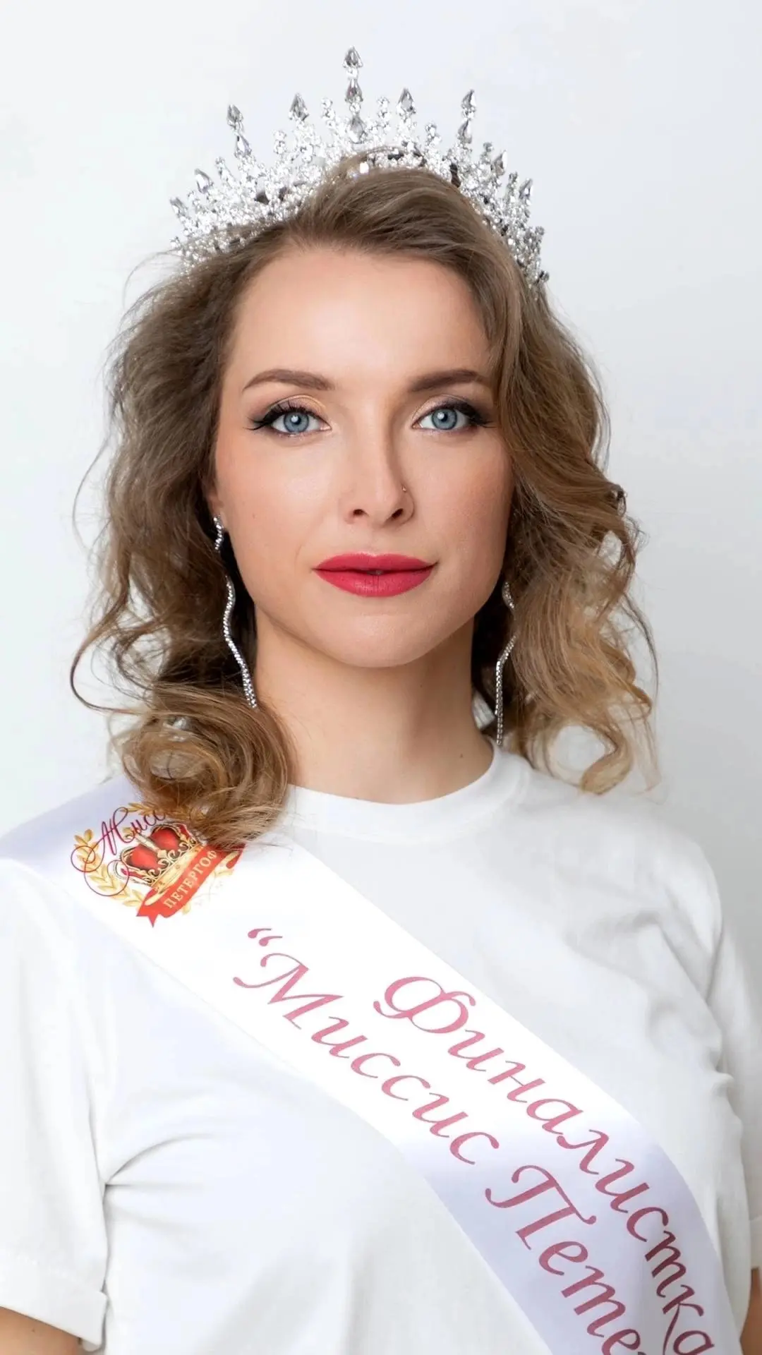 Сегодня мы празднуем День Рождения Ивановой Анны Сергеевны, уборщика служебных помещени...