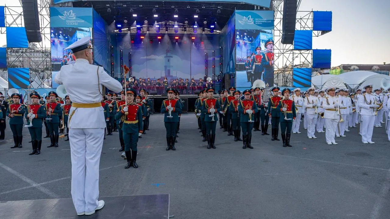 🗣«Тихоокеанские марши» завершились во Владивостоке большим концертом на центральной пл...