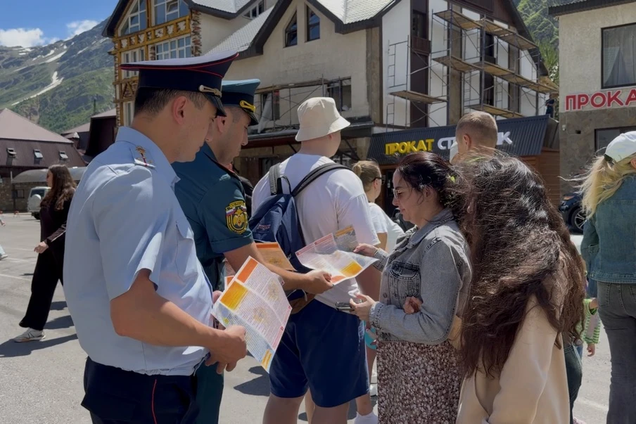 Дисциплина на высоте - сотрудники полиции и МЧС Кабардино-Балкарии напомнили туристам о...
