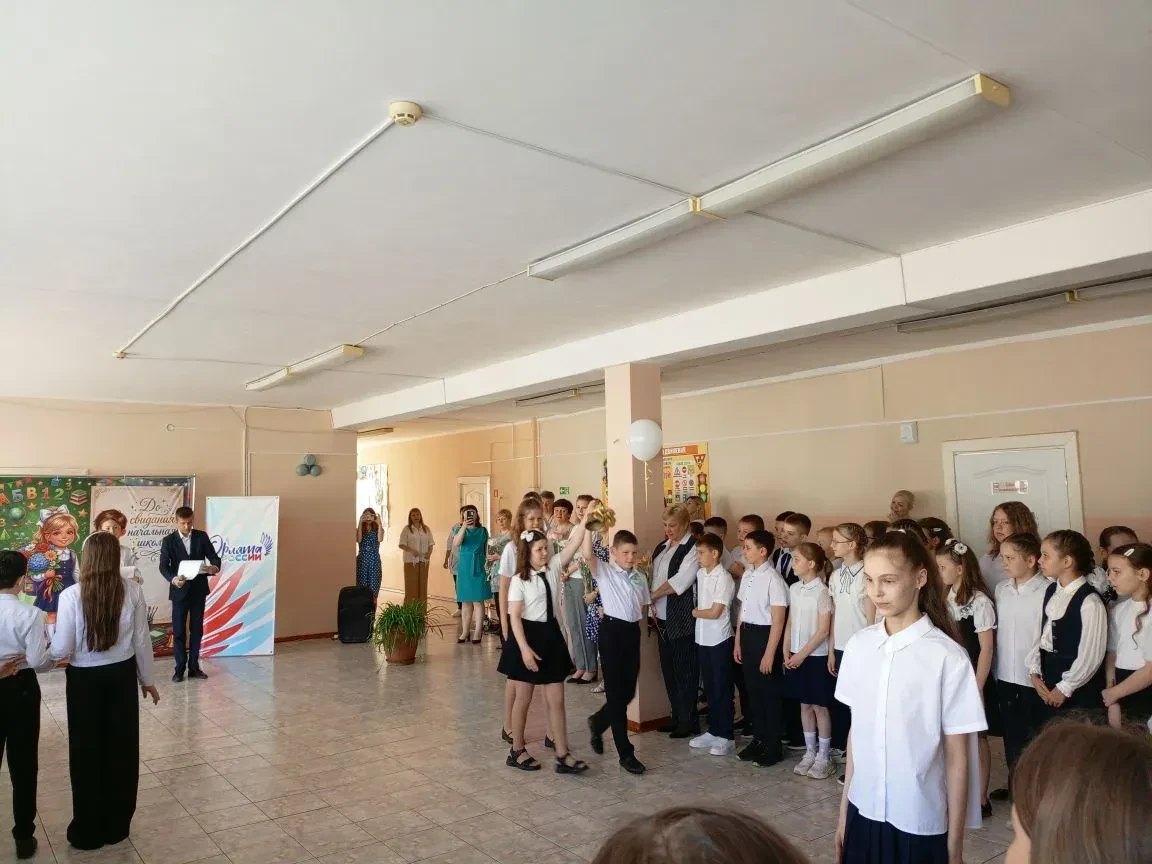 Последний звонок для 4-х классов — прощание с начальной школой!  Сегодня в нашей школе прозвенел осо