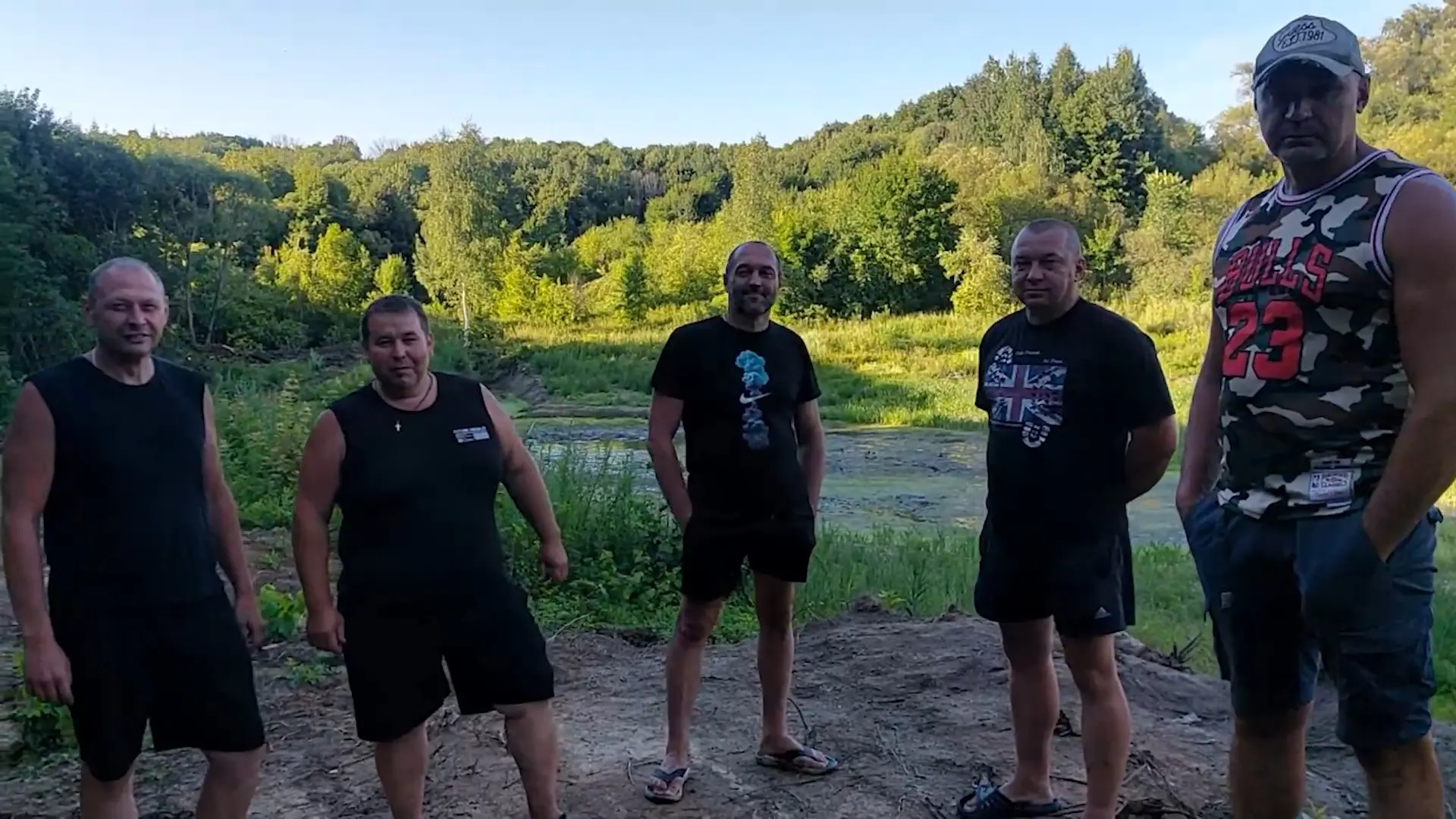 ЭТО ВАМ НЕ НА ДИВАНЕ ЛЕЖАТЬ И ЗА ЭКОЛОГИЮ РАССУЖДАТЬ! РЕБЯТА СОБСТВЕННЫМИ РУКАМИ ВОЗРОЖДАЮТ ПРУД В И