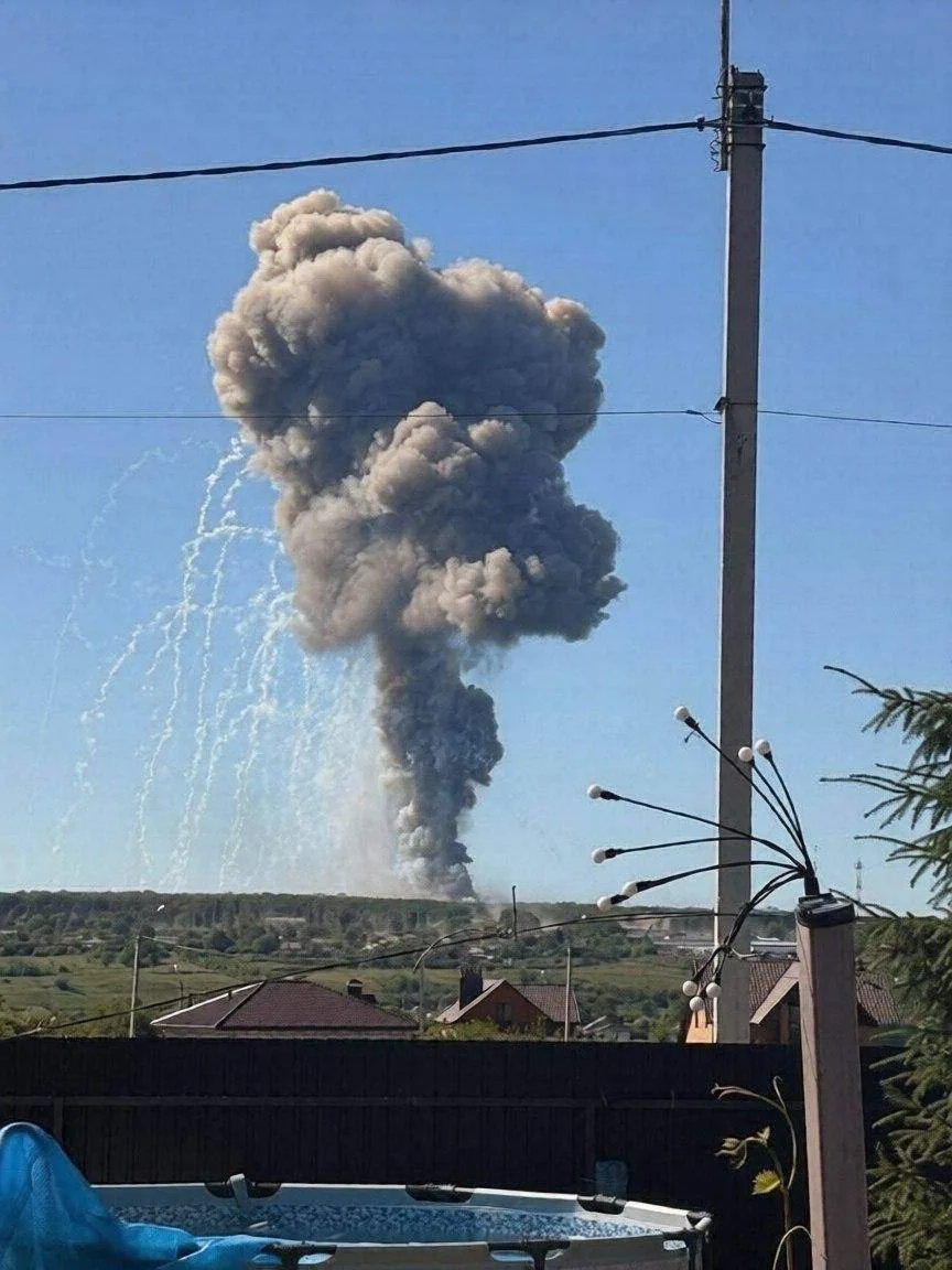 Вчера в Белгороде и рядом нормально так бахнуло, дым было видно из разных мест. Потом написали, что 
