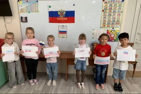 В рамках празднования Дня Государственного флага Российской Федерации, в нашем саду про...