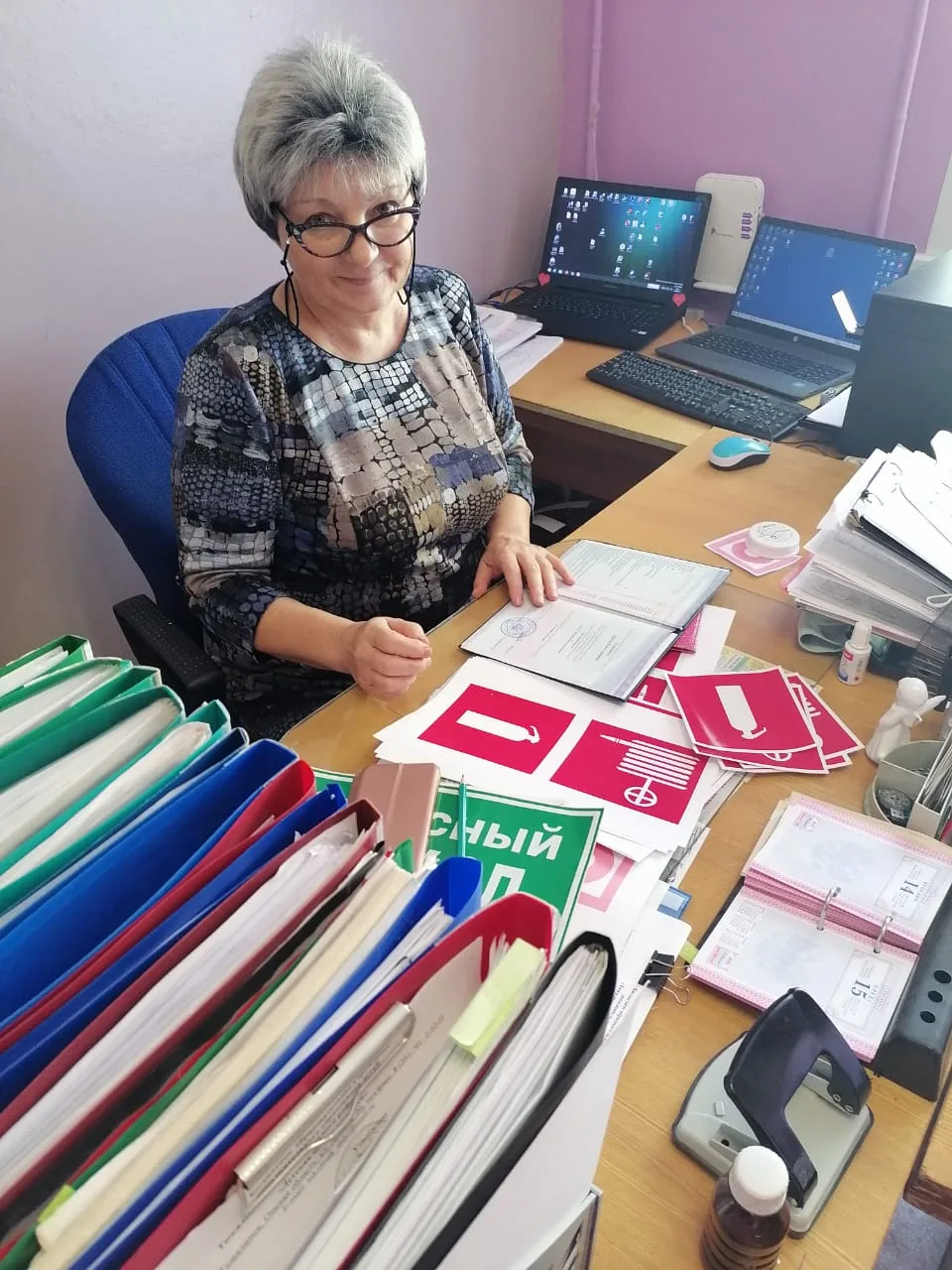 Поздравляем нашего секретаря,