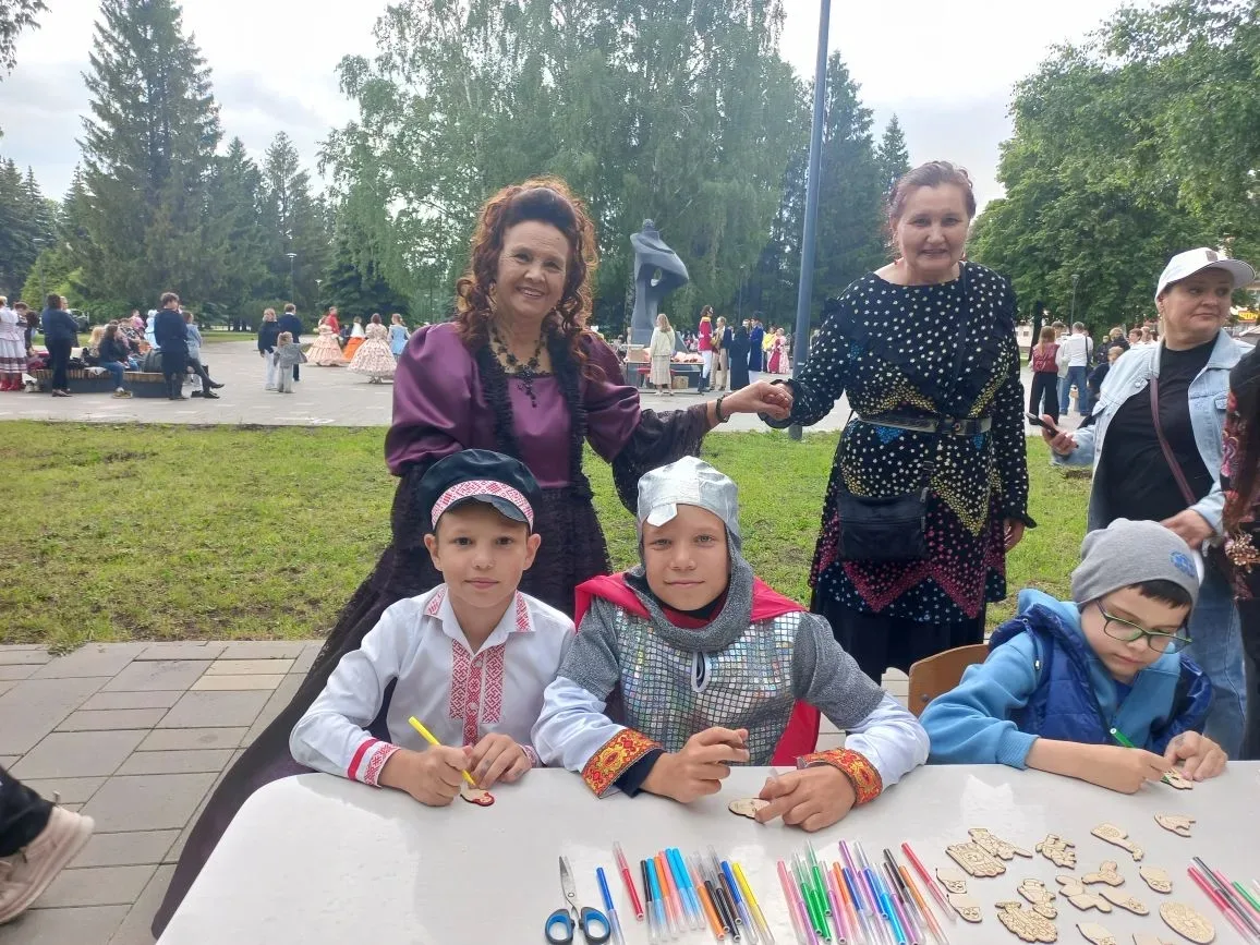 В честь Пушкинского дня, который традиционно отмечается 6 июня, в сквере имени великого...