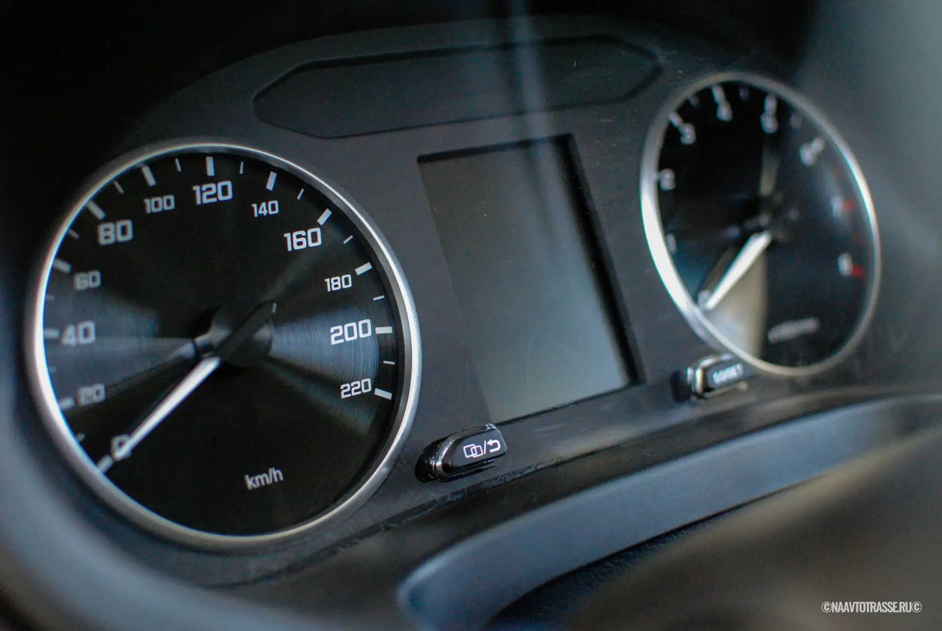 Водителям рассказали, почему запрещено игнорировать индикатор Check Engine на приборке