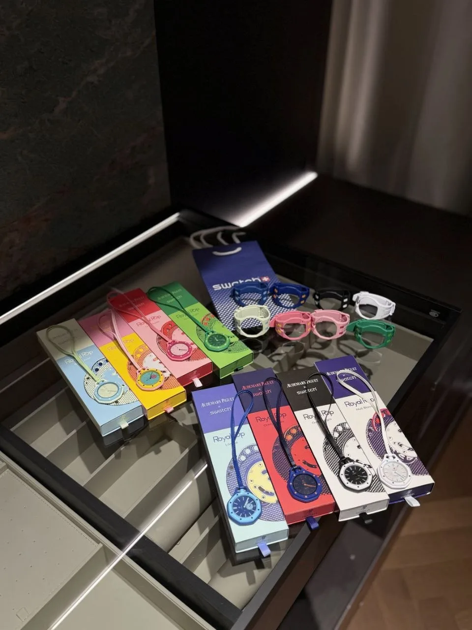 Это первая ссылка на часы в стиле Swatch, тем более из такой офигенной линейки.
Я понятия не имею, о