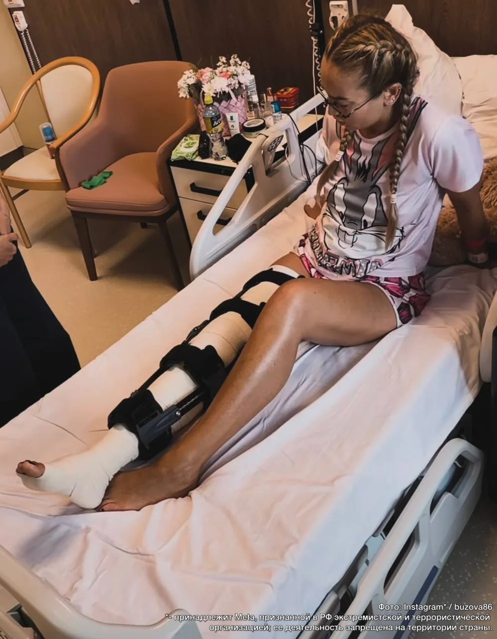 Ольге Бузовой наложили более 40 швов на разбитое колено! 

Сегодня певица рассказала подробности жут