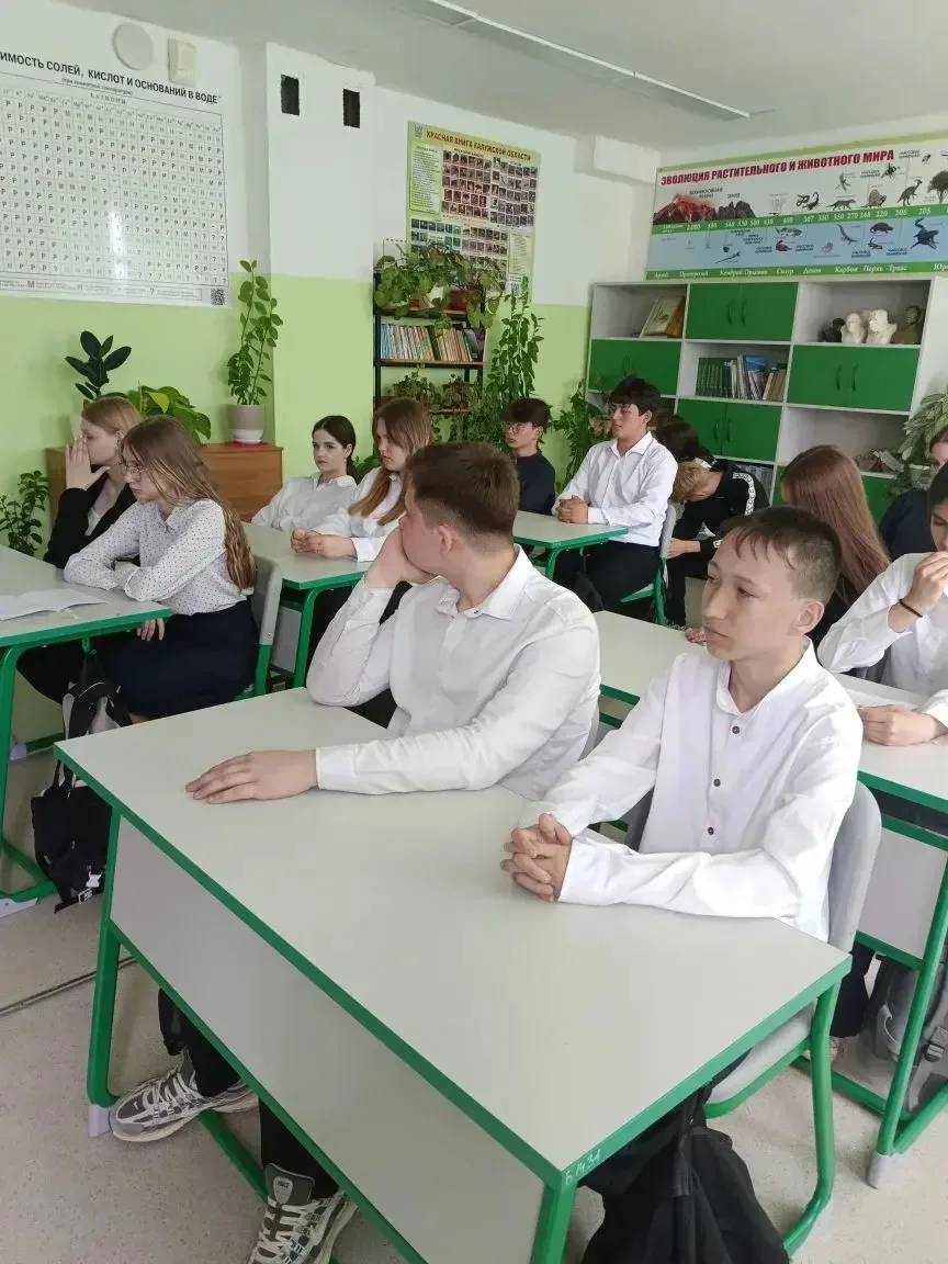 Сегодня 9‑й класс совершил настоящее путешествие по просторам Вселенной — прошла конференция по физи