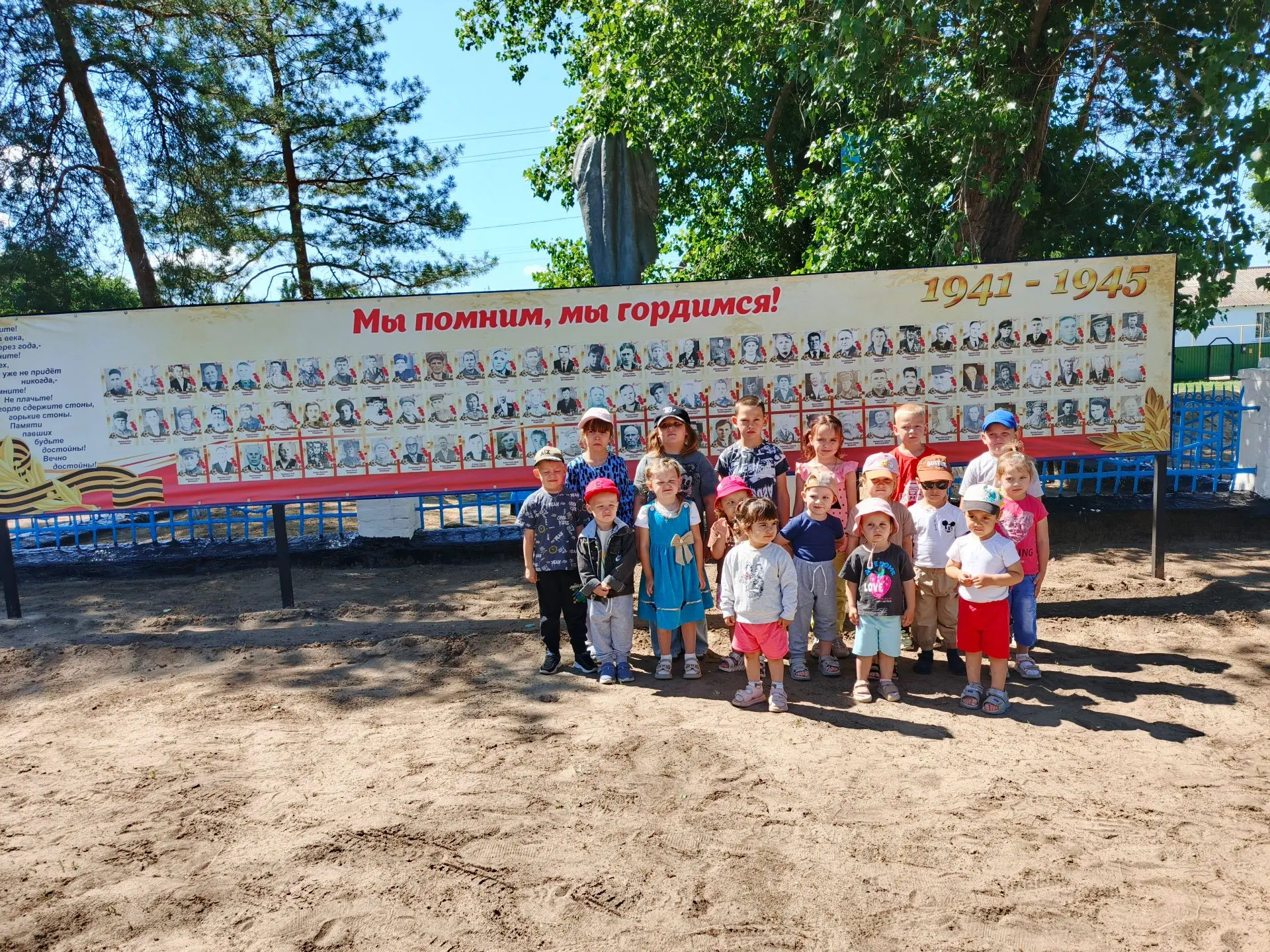 Никольская библиотека провела акцию «Свеча памяти»
22 июня 2026 года в России отмечается День памяти