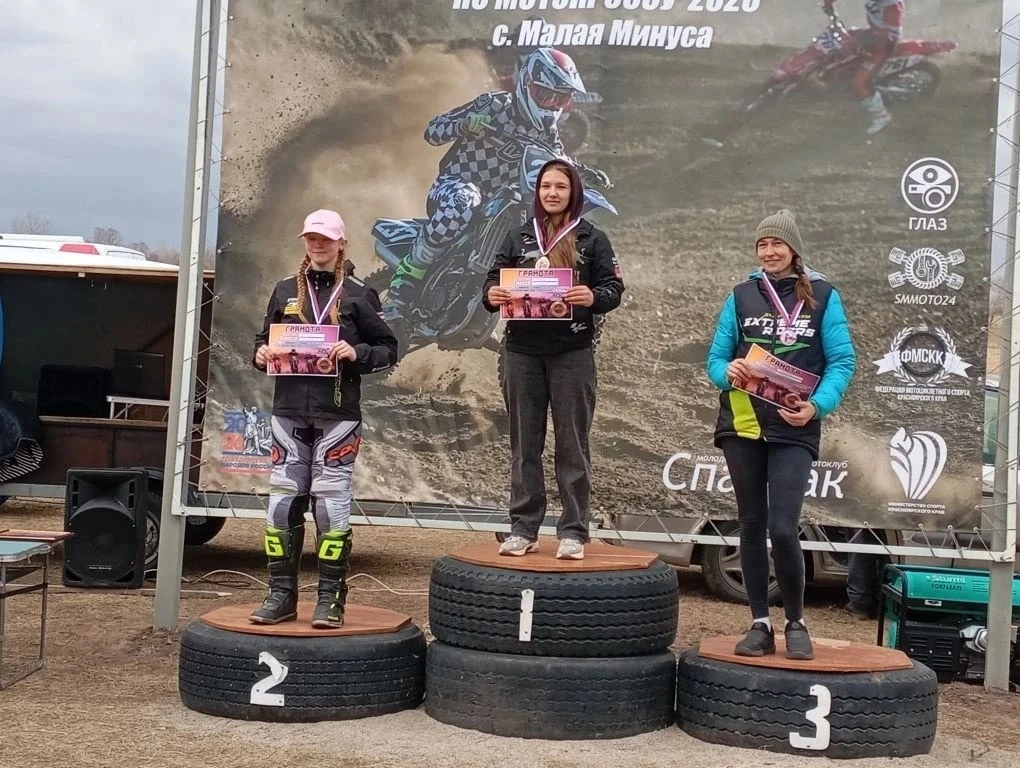 Пыль среди снегов: триумф нашей  юной спортсменки!🏍️  18-19 апреля в селе Малая Минуса развернулись 
