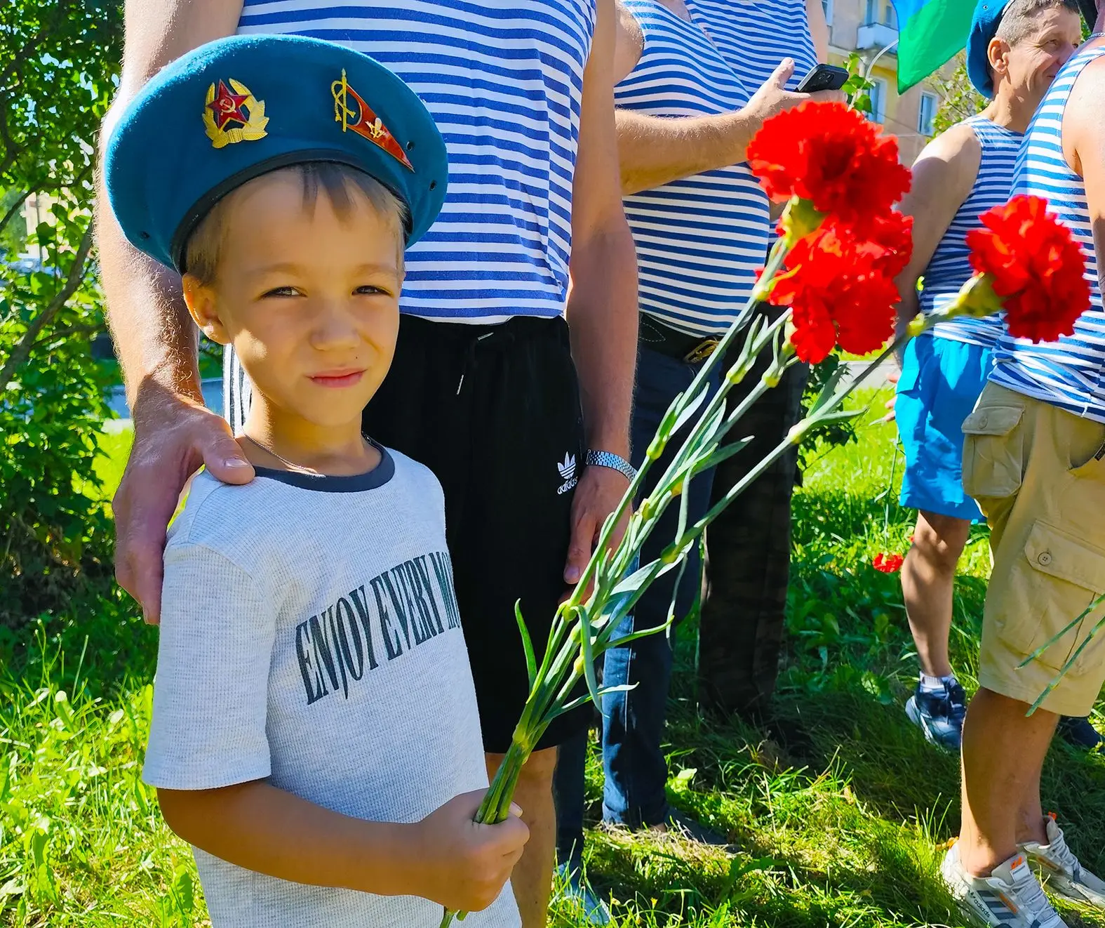 «Крылатая пехота» сегодня отмечает свой праздник

Мероприятия в честь Дня ВДВ начались в 10 утра у м