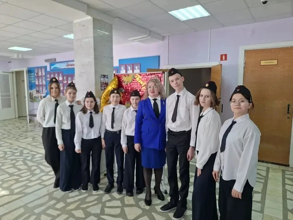 В преддверии самого нежного праздника,  6 марта🎼 хор "Лучики"  под руководством Н.В.Любимовой поздра