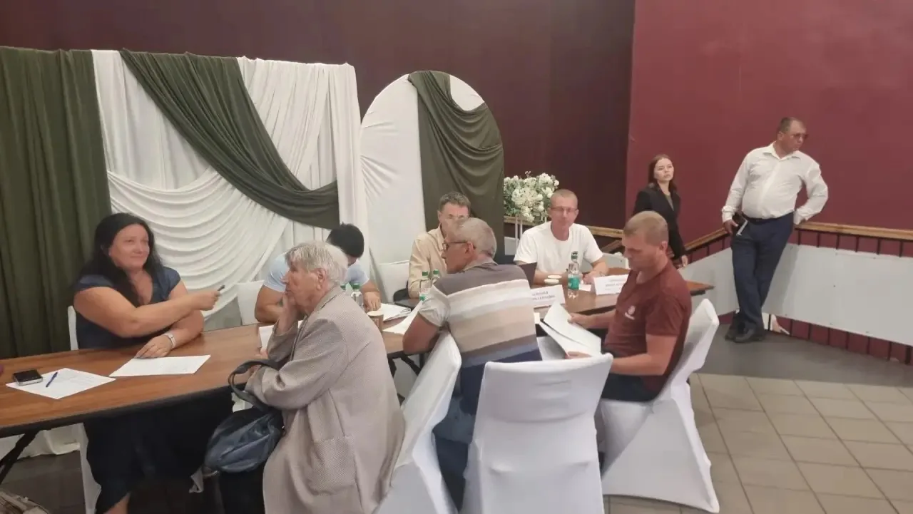 📌Юрий Дробышев провёл личный приём граждан в Углегорске