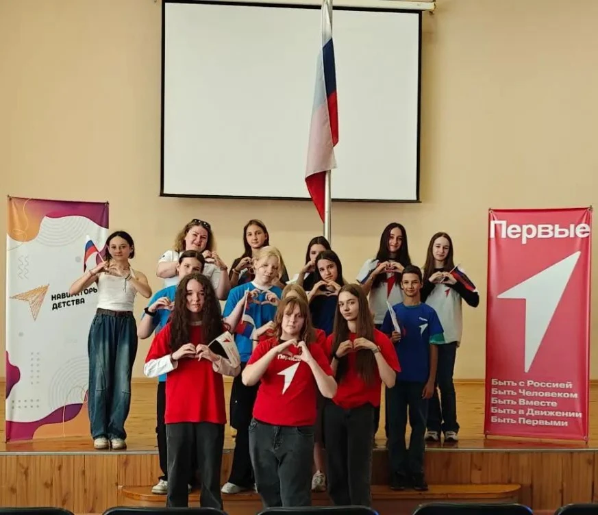 🤍 Белый 💙 Синий ❤️ Красный