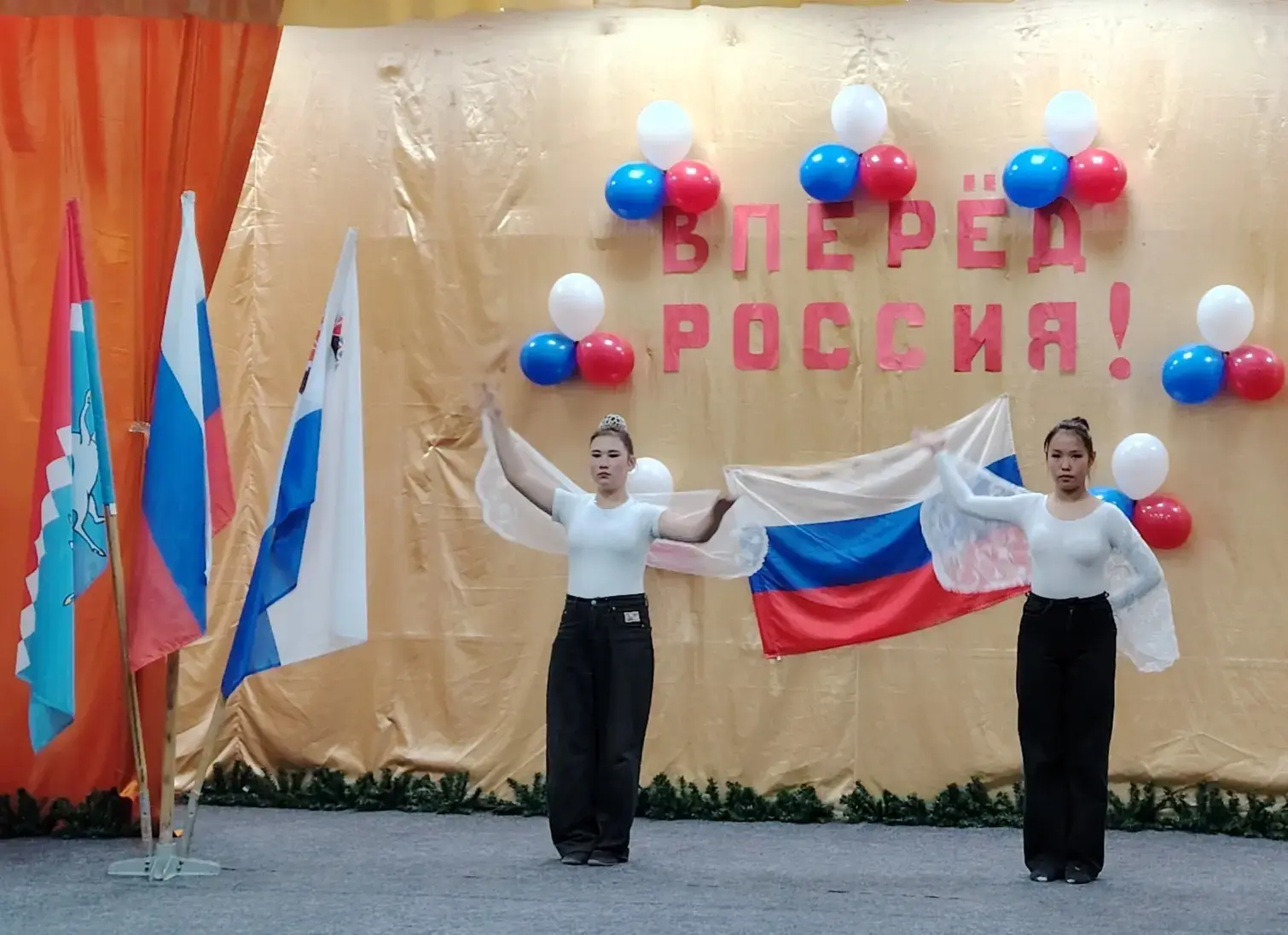 МКУК ПМЦ КДК с. Слаутное провело мероприятие, посвящённое Дню России 🇷🇺. Из-за погодных условий пр