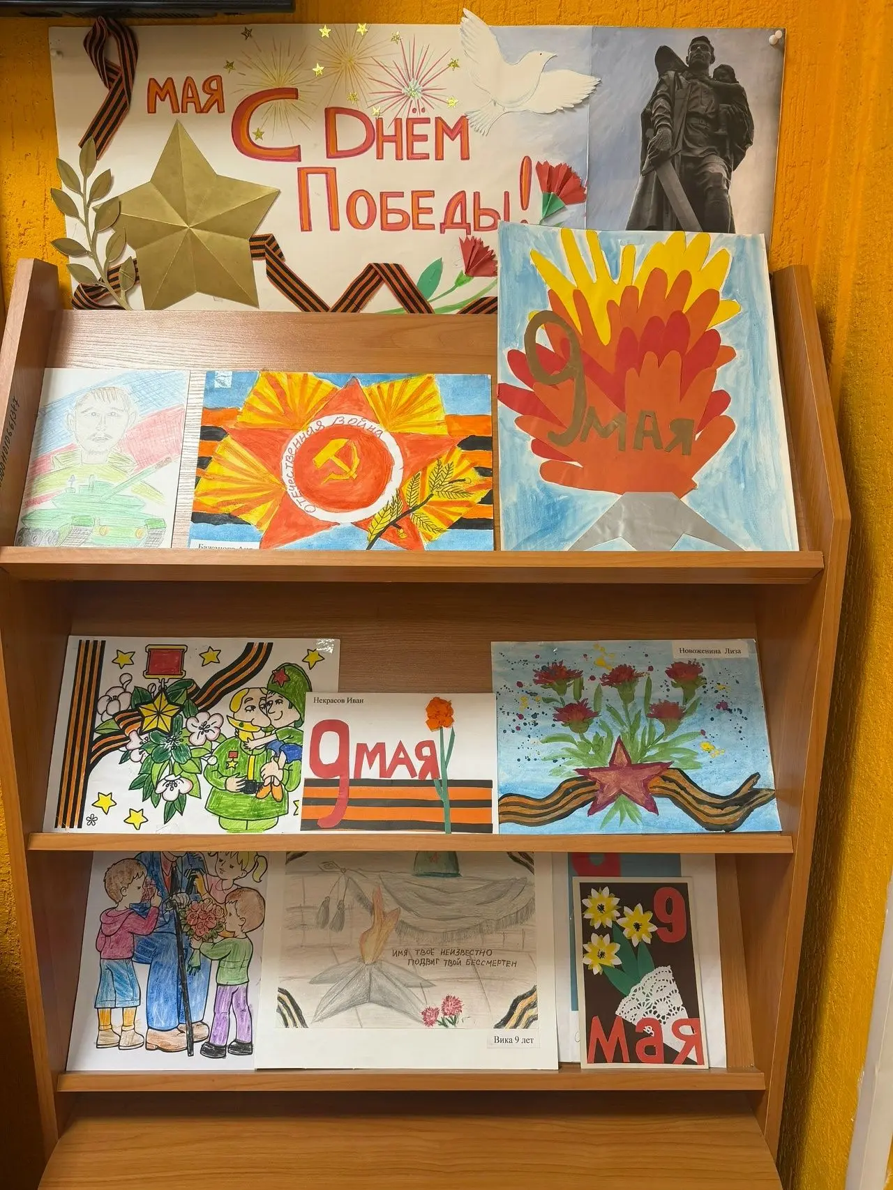 🎗В нашем Центре организована выставка детских рисунков и творческих работ, посвящённая...