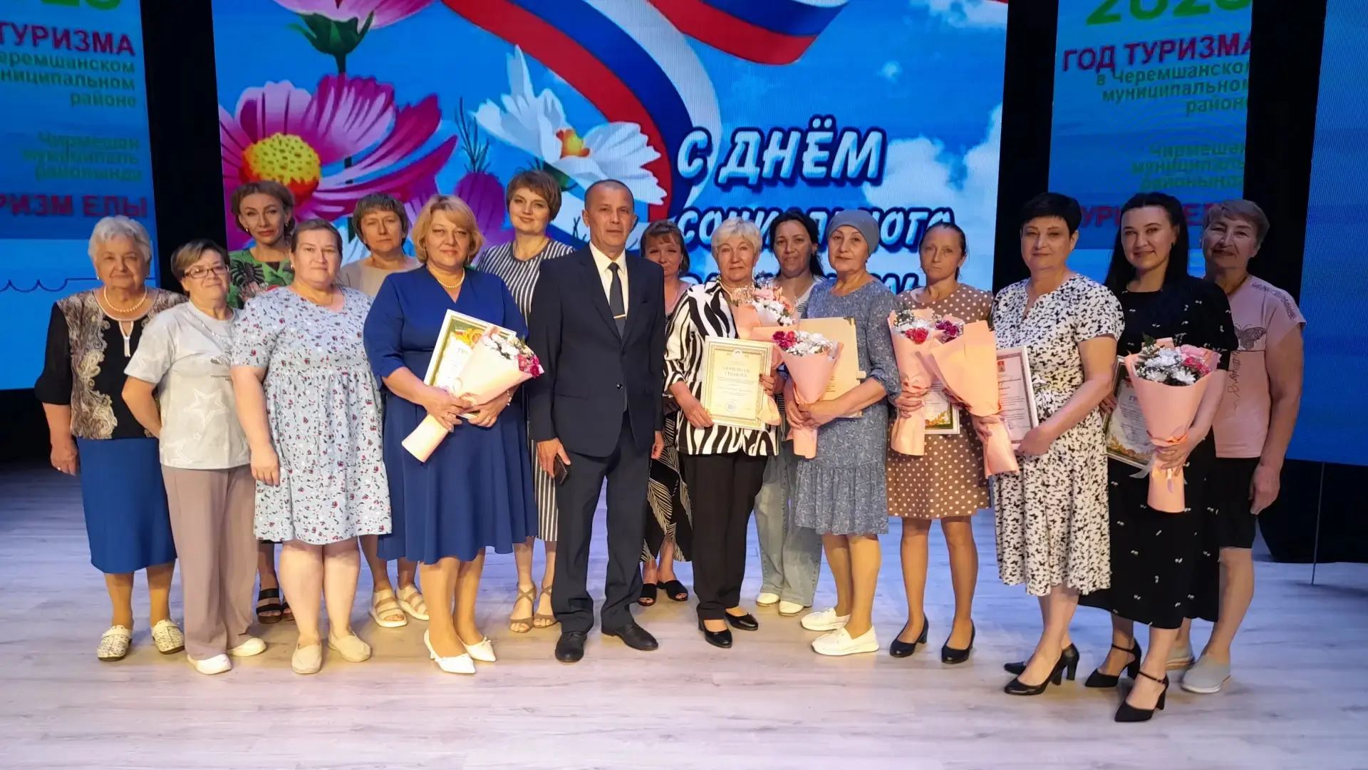 🎈Сегодня в районном Доме культуры прошло торжественное мероприятие ко Дню социального работника - в