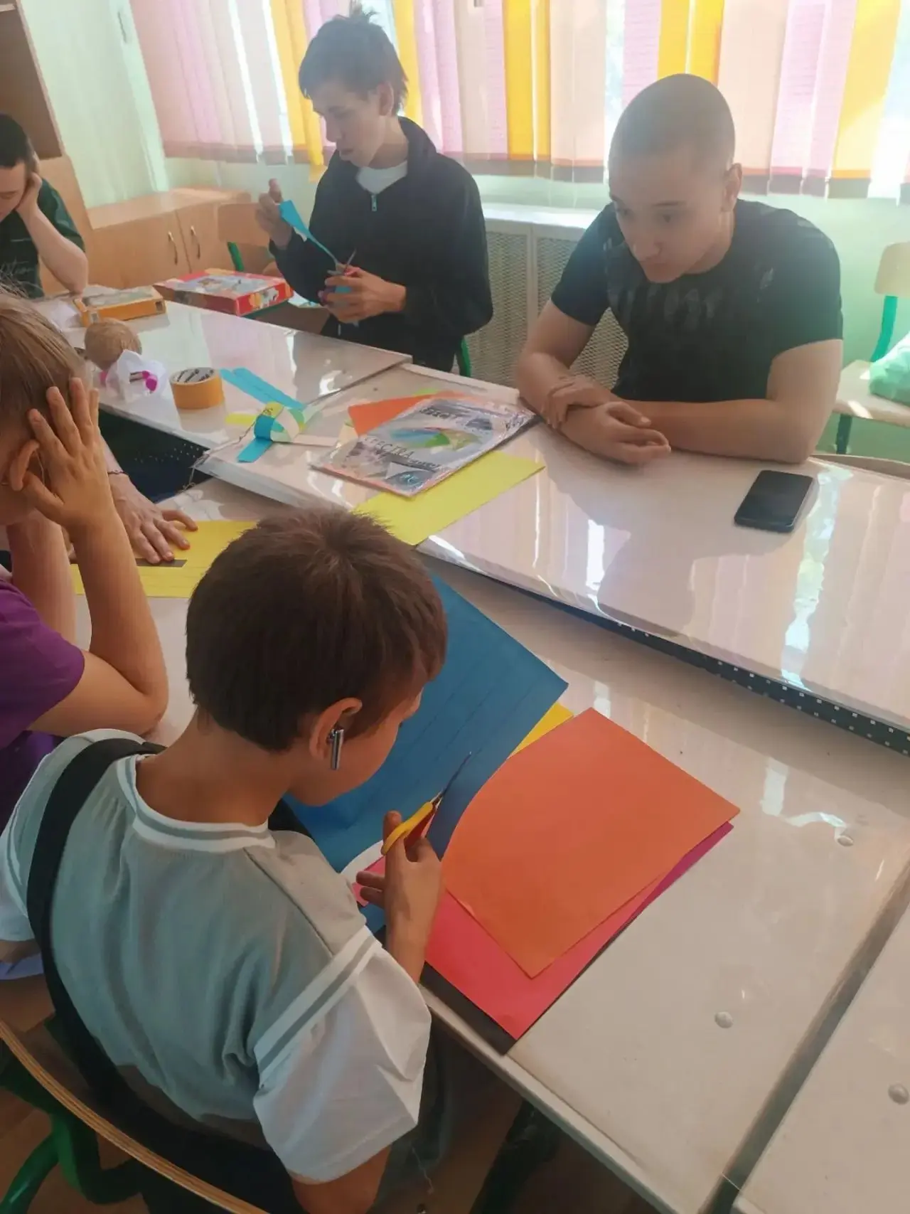 Сегодня на кружке «Умелые ручки» творили настоящее волшебство! 

Ребята с увлечением учились создава