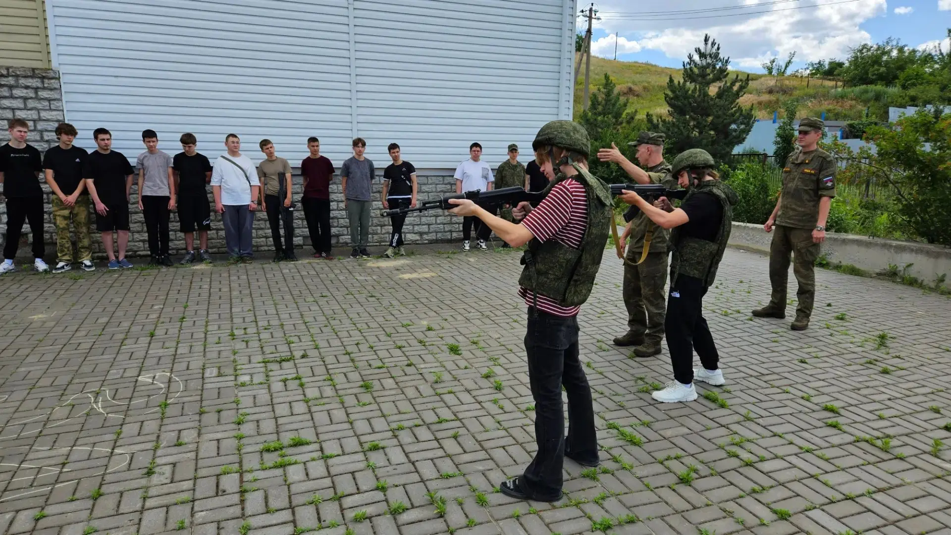📌Учебные сборы для юношей 

⛳🎯 В эти дни на базе школы совместно с представителями войсковой части